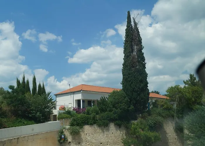Makrinari Tis Pano Geitonias
