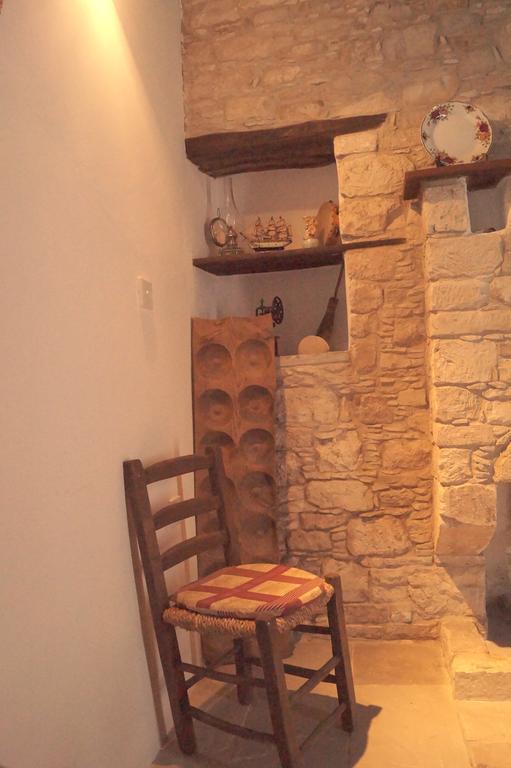 Makrinari Tis Pano Geitonias