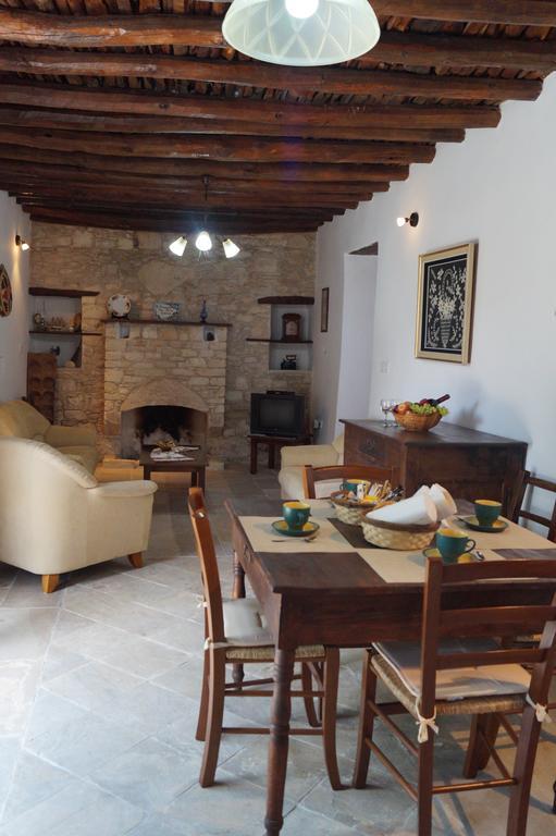 Makrinari Tis Pano Geitonias Hébergement de vacances Salamiou